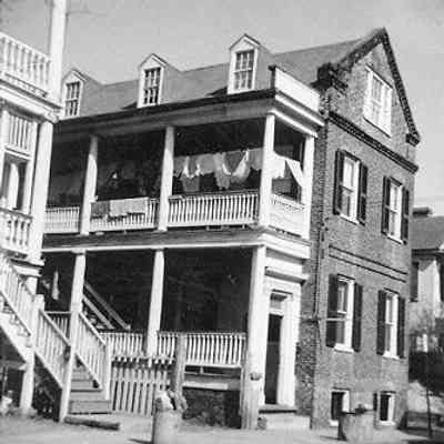 10 Wentworth Street (Charles W. Seignious House)