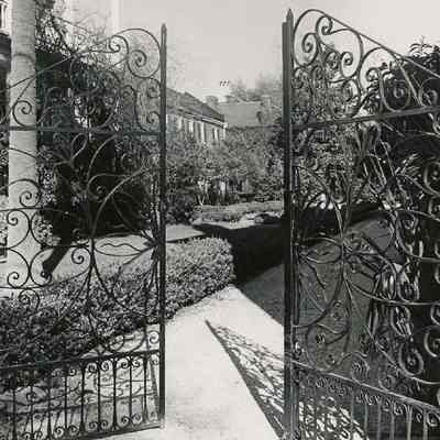 Garden, 20 Church Street (William Holmes House)
