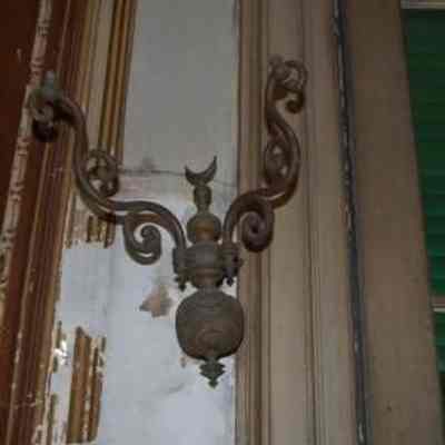Four Gas Wall Brackets