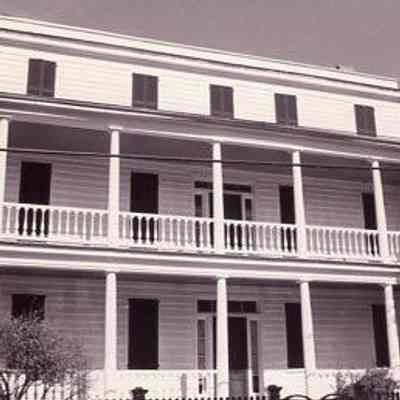 122 Wentworth Street (Hopton-Muckenfuss House)