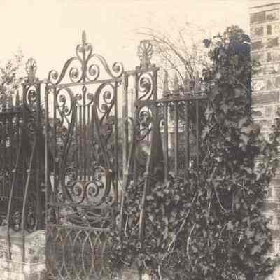 68 South Bay Gate [68 South Battery, Harth-Middleton House]