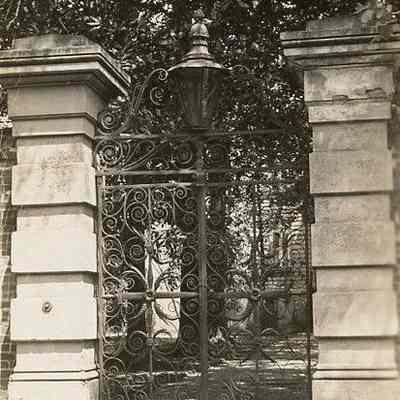 Sword Gates (32 Legare Street)