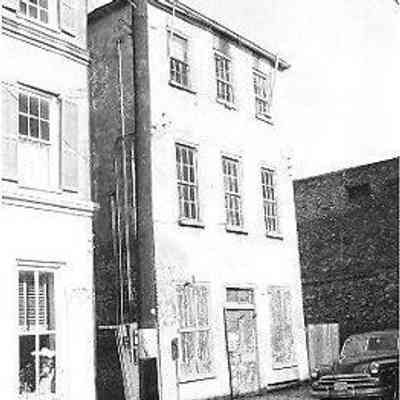 8 Queen Street (Joseph Olman House)