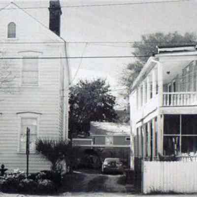667-669 East Bay Street (Bischoff's Square Houses)
