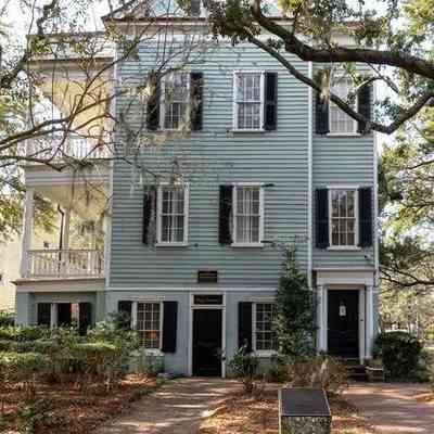 9 College Way (Erkmann House / Site of The Book Basement)