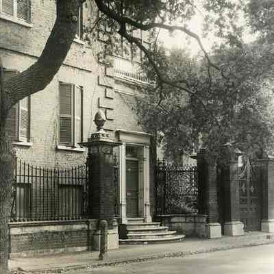 Simmons-Edwards House (14 Legare Street)