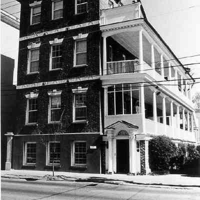 286 Meeting Street (Noyer-Wildhagen House)