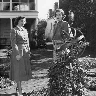 Hostesses in the Garden of 59 Church Street (Thomas Rose House)