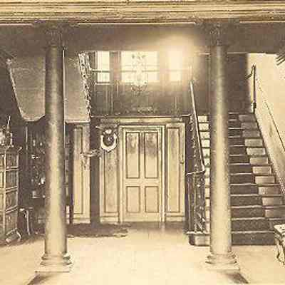 64 South Battery (William Gibbes House): Entrance Hall, Gateway