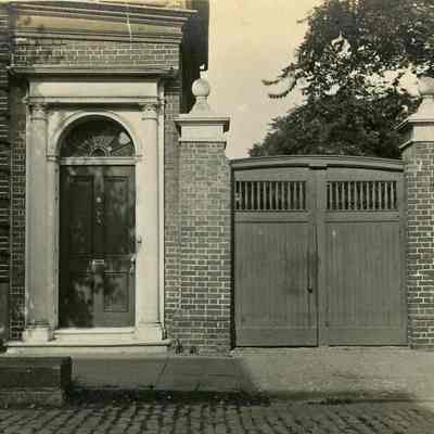 Gateway and Door, Thomas Heyward House (18 Meeting Street)