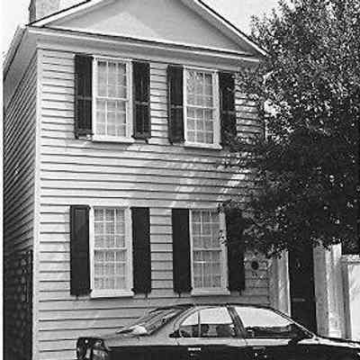 74 Church Street (Russell-Dehon Tenement)