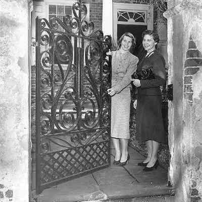 Early "Tours of Homes" Hostesses