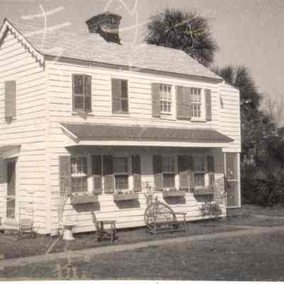 Sullivan's Island, Stations 10 and 11