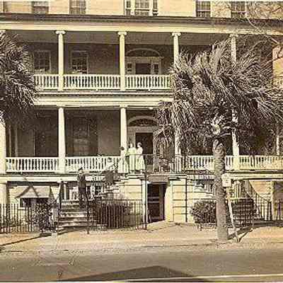 286 Calhoun Street (Jonathan Lucas House)