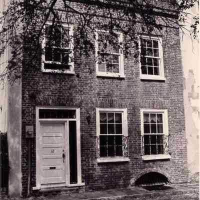 12 Gillon Street