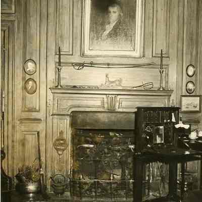 Drawing Room of the Othniel Beale House (99-101 East Bay Street)