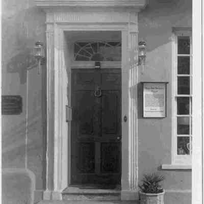 95 Broad Street (Bocquet House), Entry