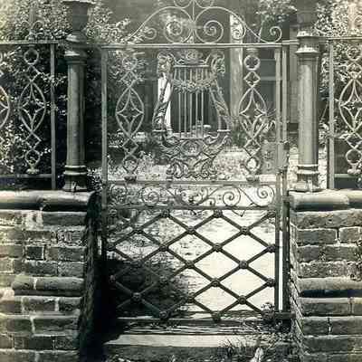 Gate, George Reynolds House (60 Hasell Street)
