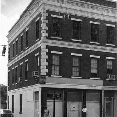 105 Broad Street (William L. Bredenburg Store and Residence)