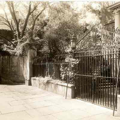 Gateway to the Pringle House [Miles Brewton House]