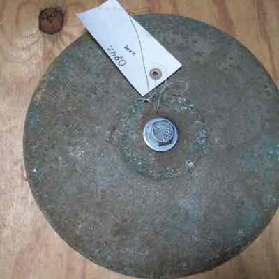 Round Cast Iron Earthquake Bolt
