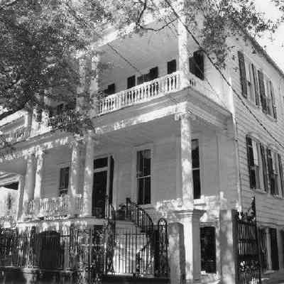 64 Montagu Street (Bennett-Simons House)