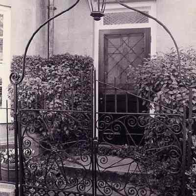 White-Williman House Entrance (25 Legare Street)