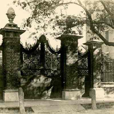 Pineapple Gates (14 Legare Street)