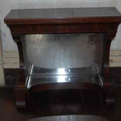 Pier Table W. Mirrored Back