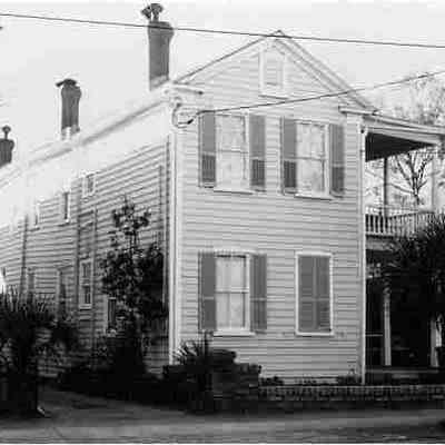 239 Calhoun Street (Alexander Lindstrom House)