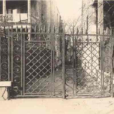 Gate at 50 Laurens Street (Adams-Ingraham House)