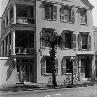 102 Broad Street (Dr. Henry Frost House)