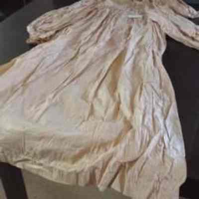 Gown, Dressing