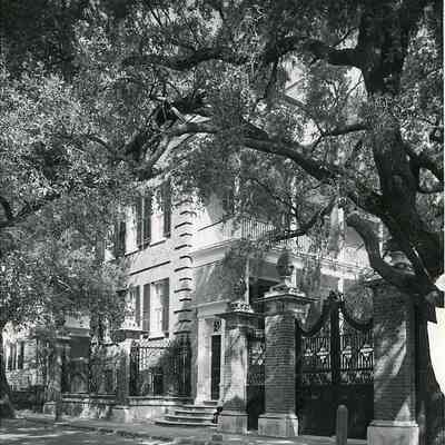 Simmons-Edwards House (14 Legare Street)