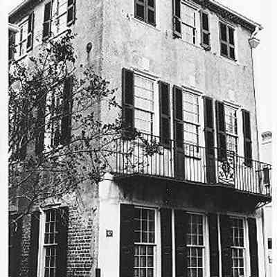 107 Church Street (Isaac Holmes Tenement)