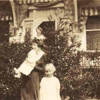 4 Glenwood Avenue Family Photos