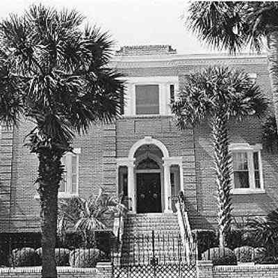 19 East Battery (Julius M. Visanska House)