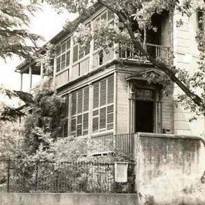Piazza, 54 Hasell Street (Col. William Rhett House)
