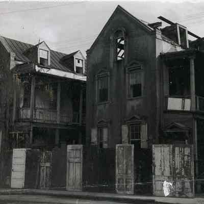 39 and 41 Calhoun Street, Two of "The Three Sisters"