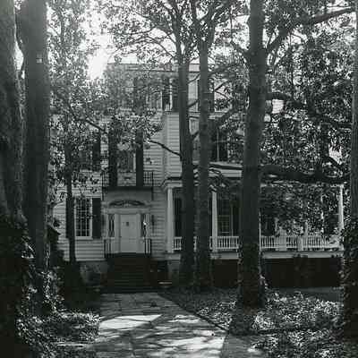 Sword Gate House (32 Legare Street)