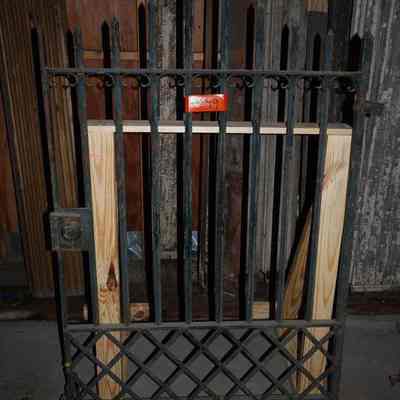 Gate