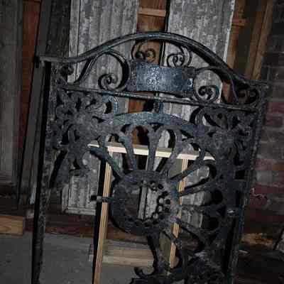 Gate