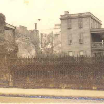 136 King Street / 138 King Street (Jacob Schirmer Home / Quaker Cemetery)