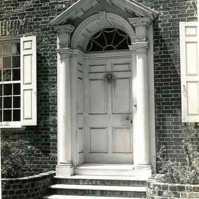 Doorway, Heyward Washington House (87 Church Street)