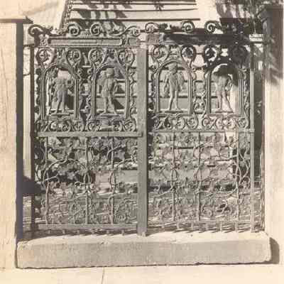Gate at 34 Montagu Street (Christopher White and Tobias-Lopez Tenements)