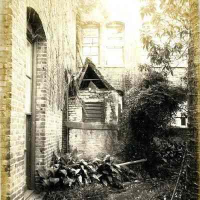 Outhouse, 7 Broad Street
