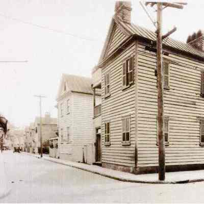 27 Sires Street