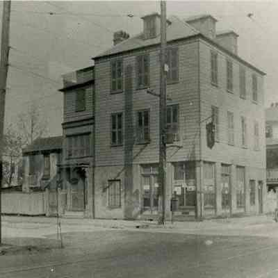 134 Wentworth Street (Elsworth-Lockwood House)