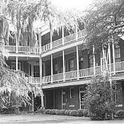 Confederate Home Courtyard (60-64 Broad Street)
