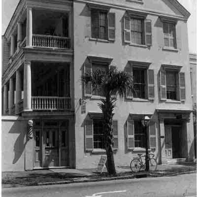 102 Broad Street (Dr. Henry Frost House)